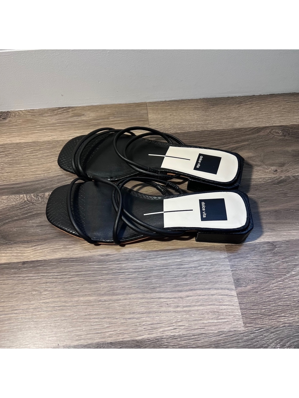 Dolce Vita black strappy flat sandals, women's size 8
